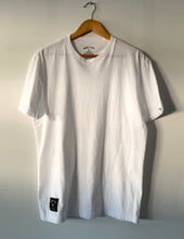 Load image into Gallery viewer, T-shirt - Small Logo Box (White)
